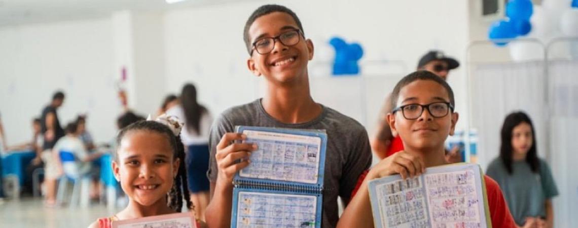 Governo do Brasil faz vacinação nas escolas públicas para alcançar 27 milhões de estudantes