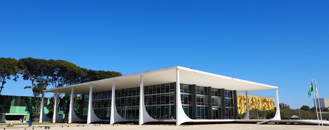 A opinião pessoal de João Zisman sobre politica nacional: DF; decisão do STF destrava capitalização do BRB