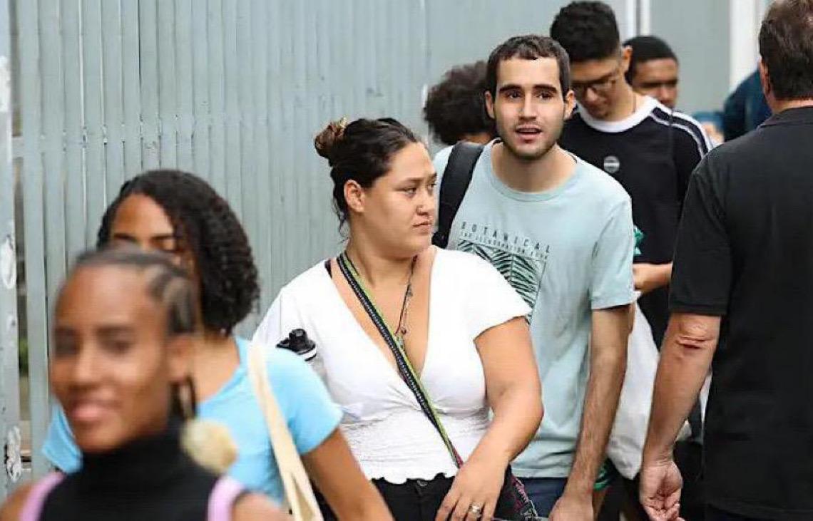 Fichas, metas e pausas ajudam a dominar as leituras obrigatórias do vestibular sem desespero