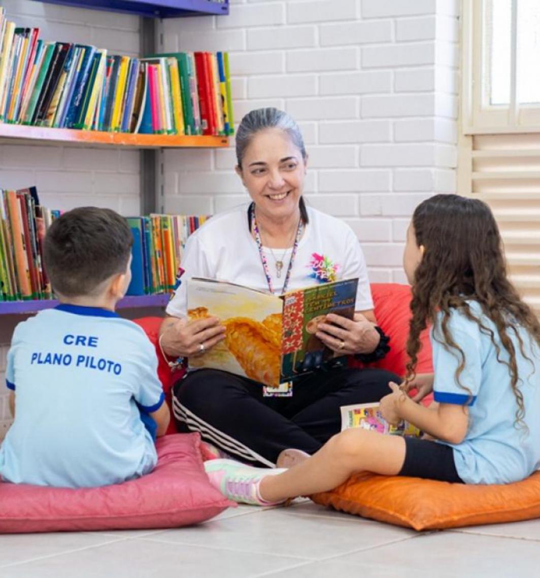Educadores voluntários mudam rotinas e ampliam inclusão nas escolas do Distrito Federal