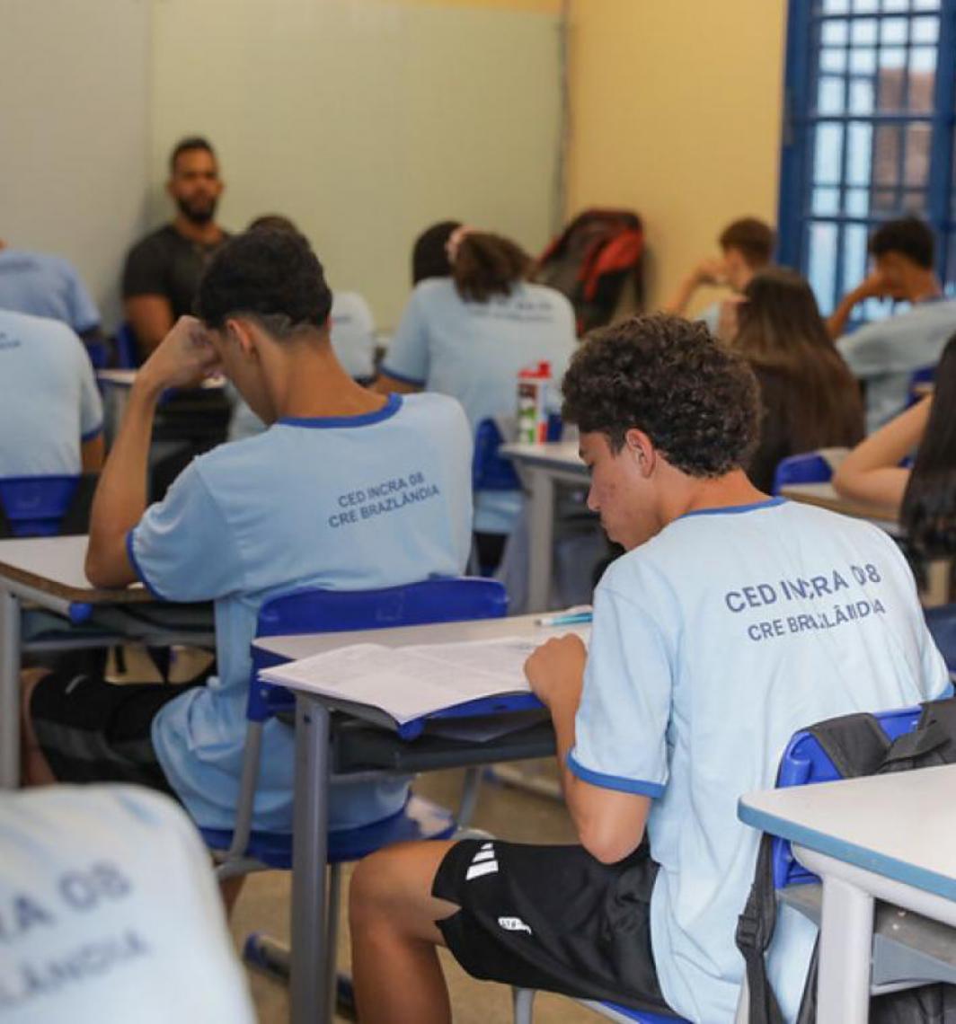 Um ano sem celular: Escolas públicas do DF registram melhora no rendimento e na convivência entre os alunos
