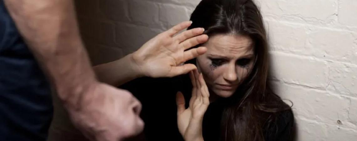 Ao menos 1 em cada 10 mulheres no Brasil é vítima de violência de parceiro, aponta estudo