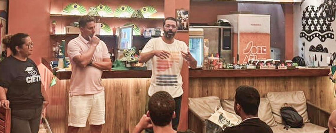 Curso forma guias turísticos nas favelas da Rocinha e Vidigal, no Rio de Janeiro