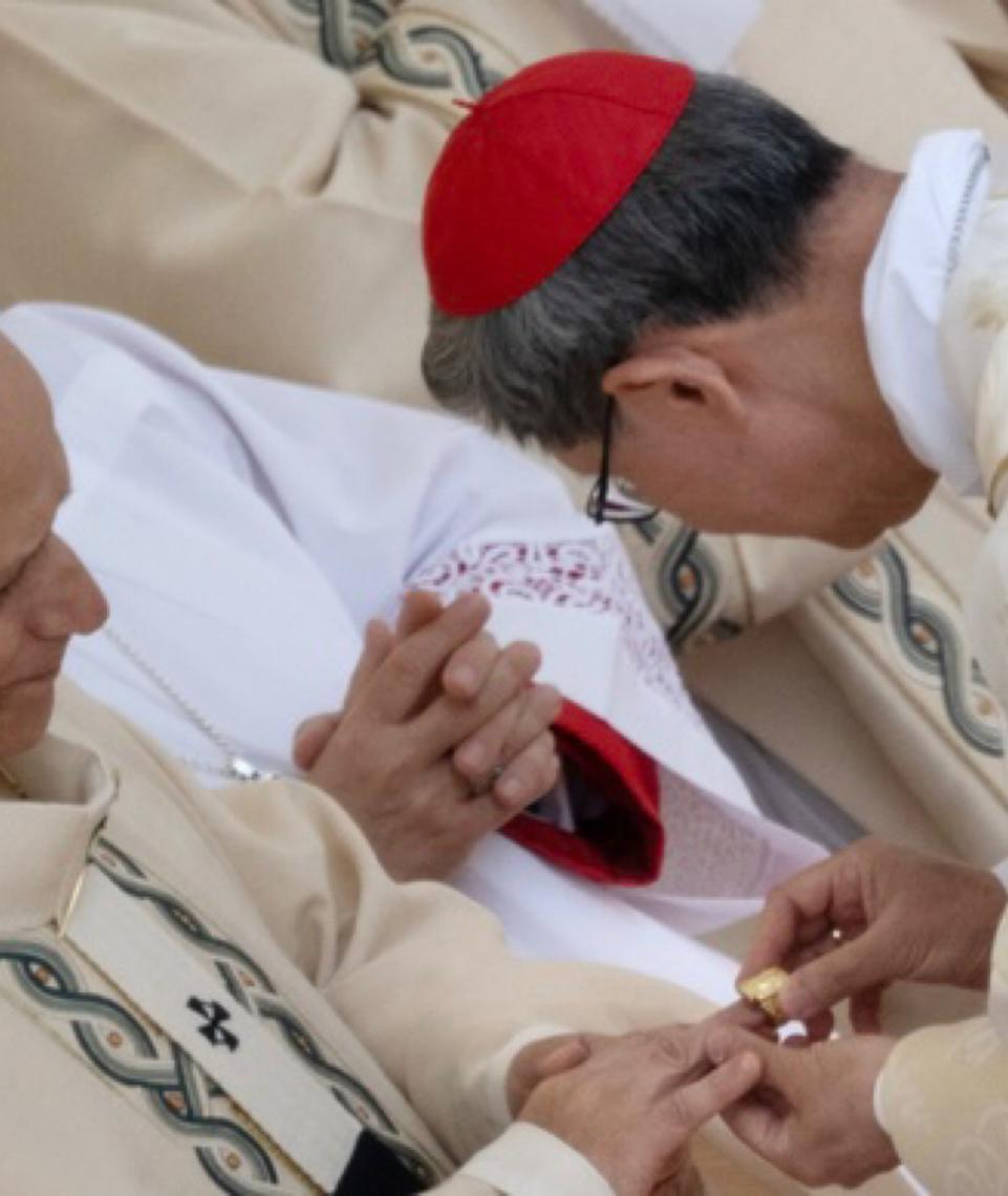 Vaticano publica documento sobre inclusão de LGBTQIA+ e com críticas à 'cura gay'