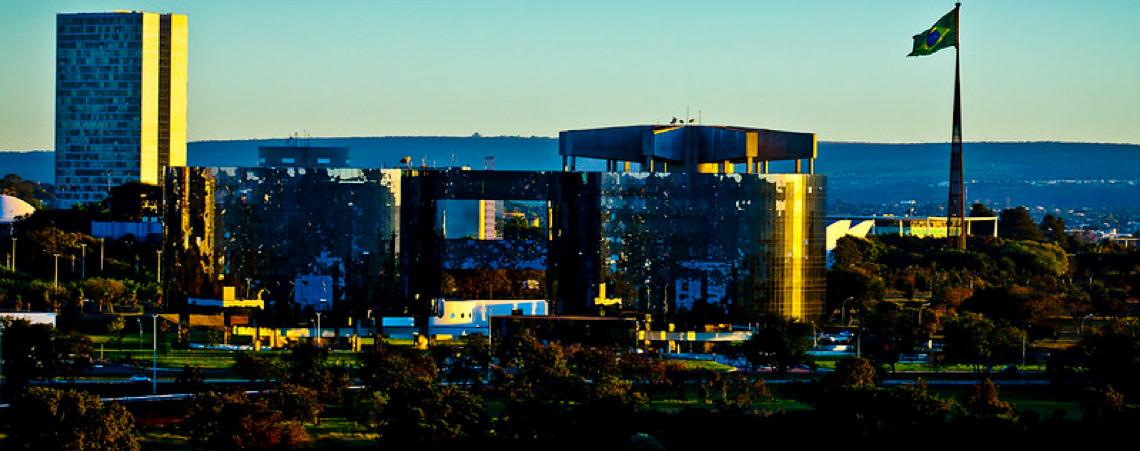Renda média do trabalho no Distrito Federal é mais que o dobro da registrada em 14 estados