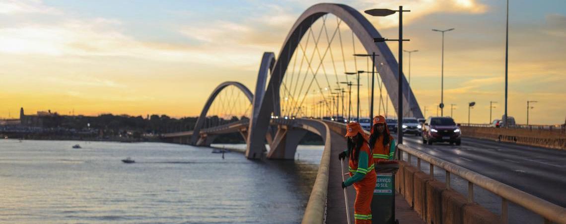 Comemorado no sábado, Dia do Gari não tem coleta de lixo: É a sua vez de manter a cidade limpa