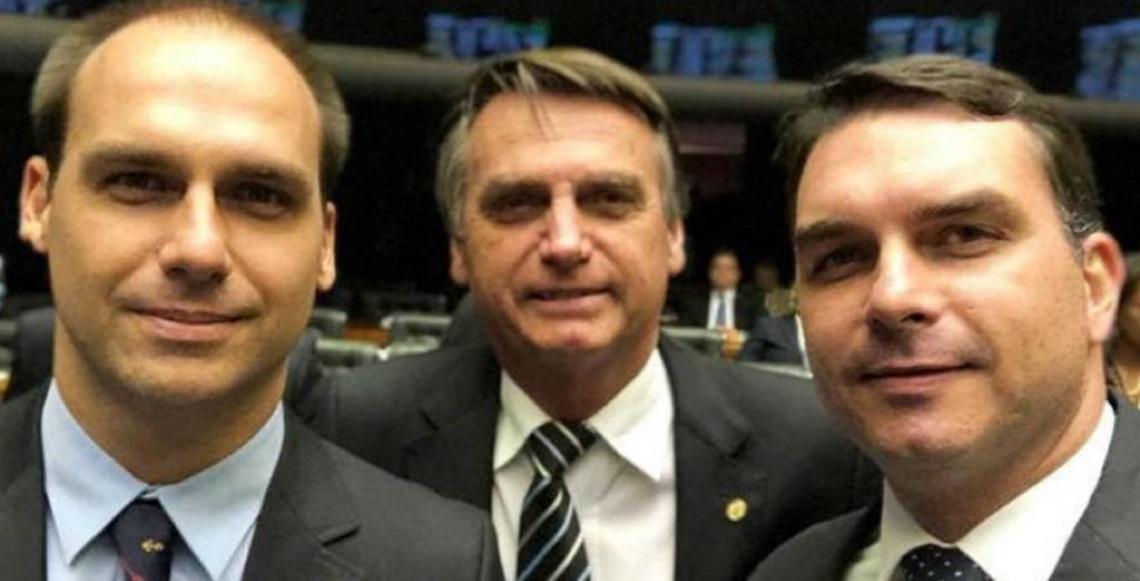 Relação dos irmãos Bolsonaro com Vorcaro deixa Flávio em ‘situação crítica’ na pré-campanha