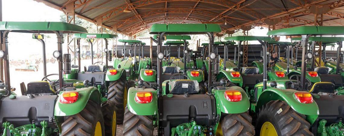 Com investimento superior a R$ 6 milhões, GDF cede máquinas agrícolas a associações de produtores