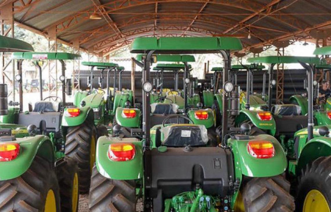 Com investimento superior a R$ 6 milhões, DF cede máquinas agrícolas a associações de produtores
