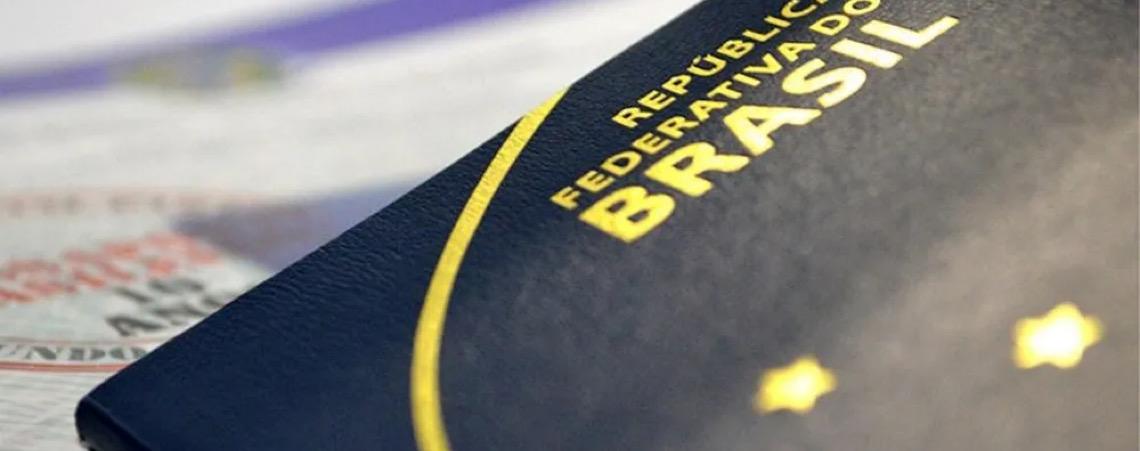 Número de brasileiros repatriados da União Europeia quase dobra em 2025