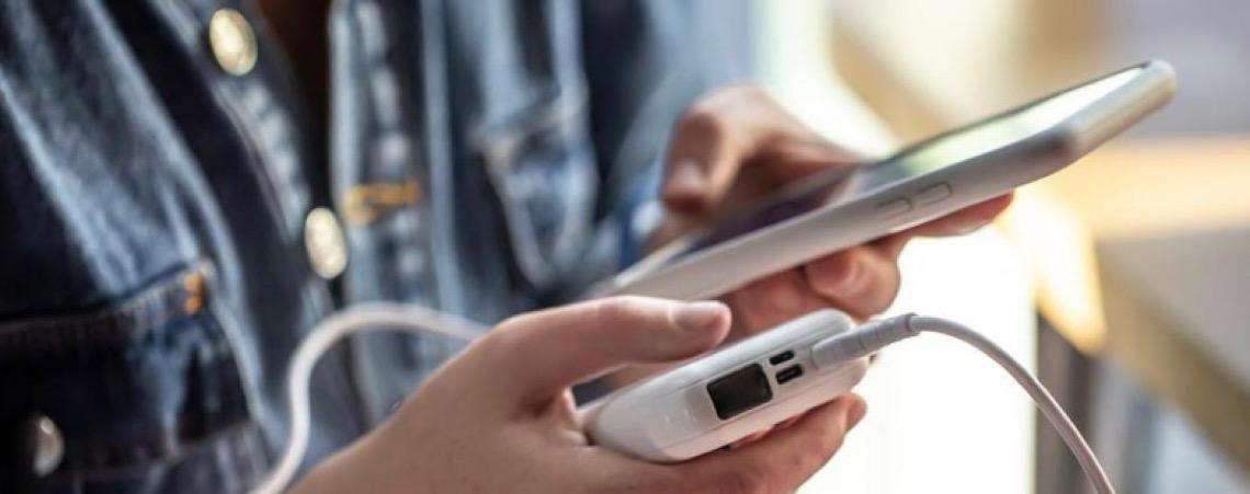Passageiros devem ficar atentos às novas regras para transporte de power banks em voos