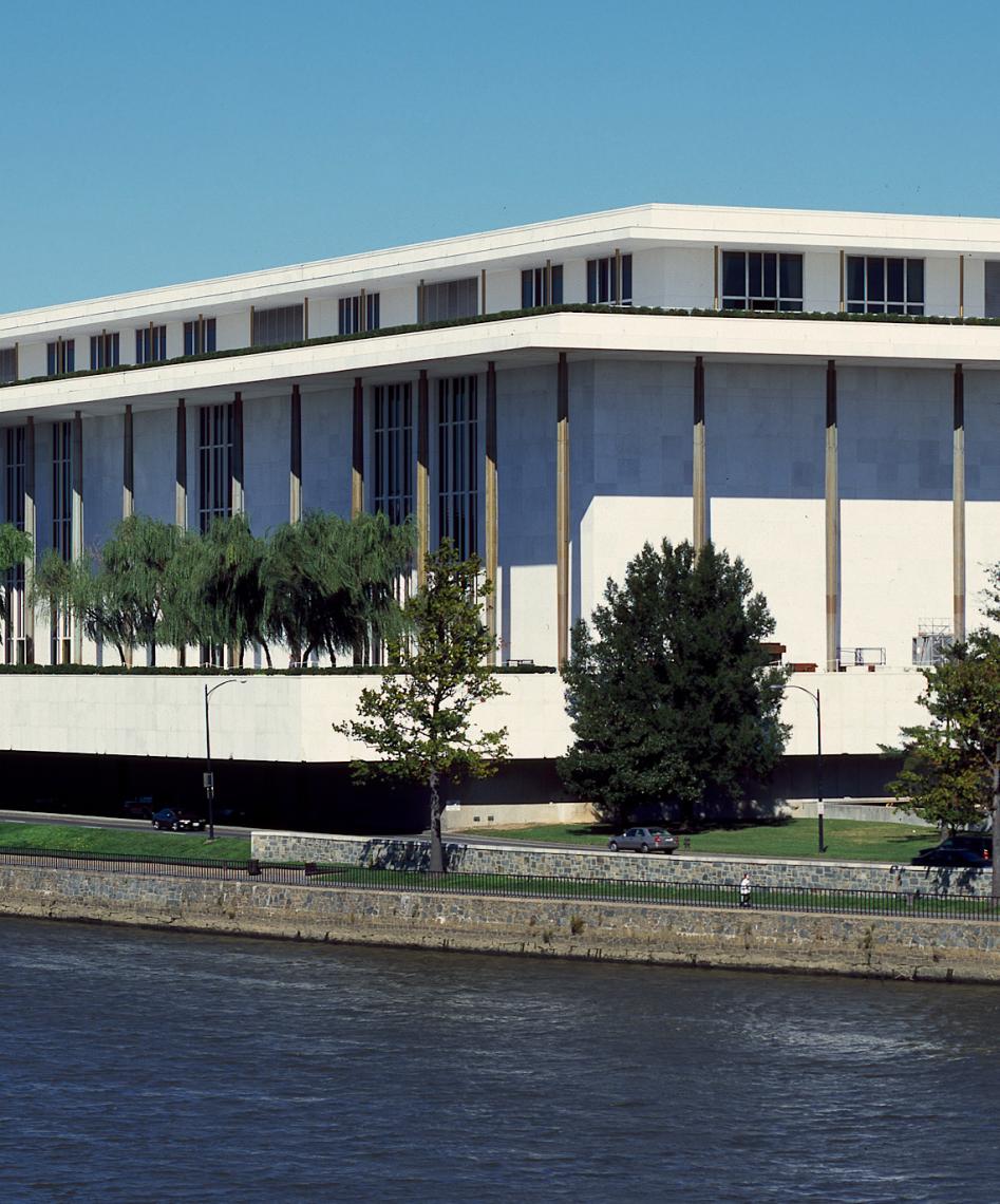 Justiça dos Estados Unidos manda retirar nome de Donald Trump do Kennedy Center