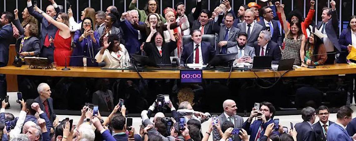 Na Câmara dos Deputados: Saiba como votaram os deputados na PEC que acaba com a escala 6x1 