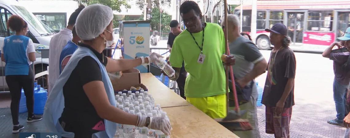 Anvisa manda recolher lote de água mineral Crystal após teste encontrar bactéria