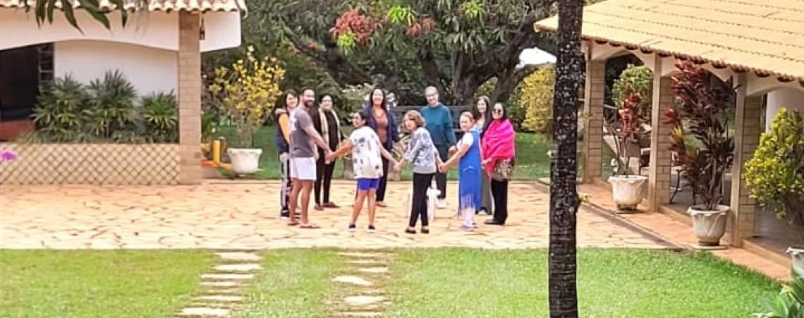 Tecendo Felicidade: Uma jornada de encontros, afeto e transformação