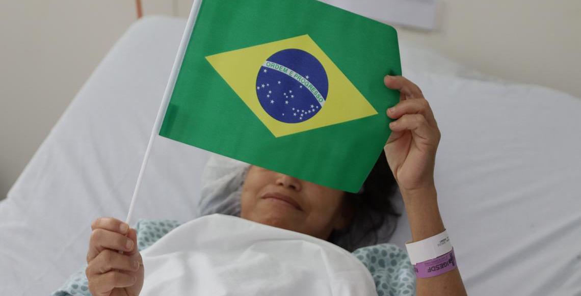 Clima de Copa anima pacientes em tratamento de câncer no Hospital de Base, em Brasilia