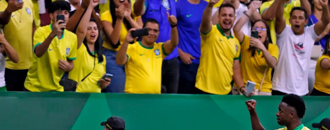 Livros lançados às vésperas da Copa falam do futebol além do campo