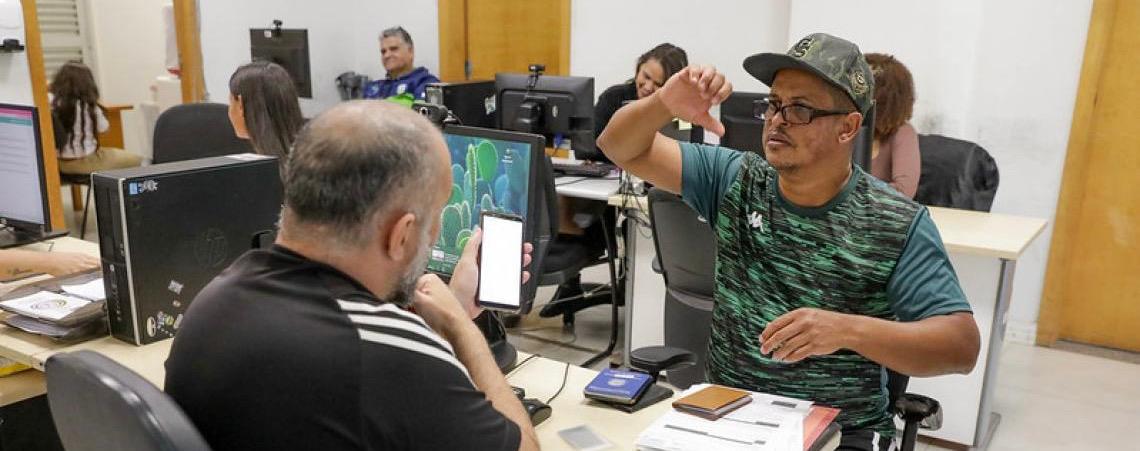 Central de Intermediação de Libras amplia autonomia de pessoas surdas no Distrito Federal