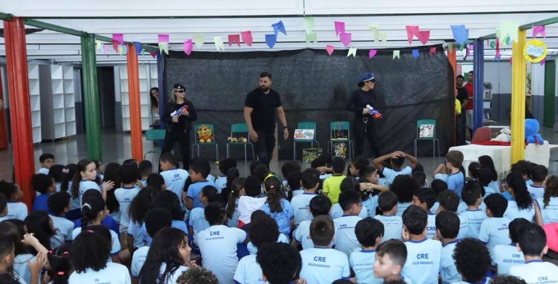 Peça teatral da UBS 1 da Candangolândia apresenta perigos escondidos por trás das telas