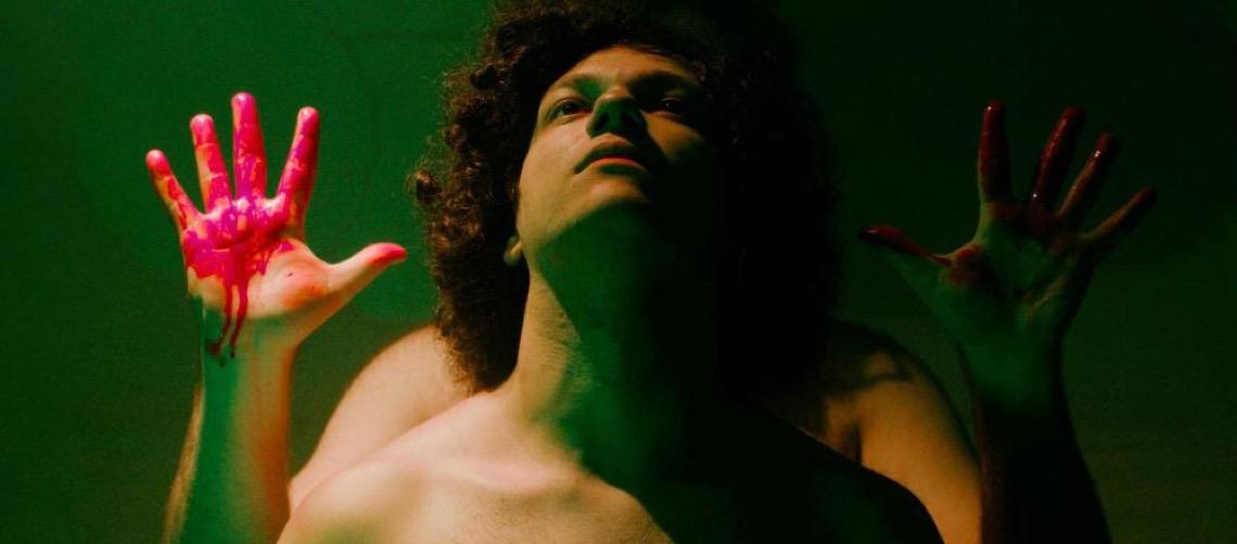 Cine Brasília celebra o Dia do Orgulho LGBTQIA+ com exibição de 'Labirinto dos Garotos Perdidos'