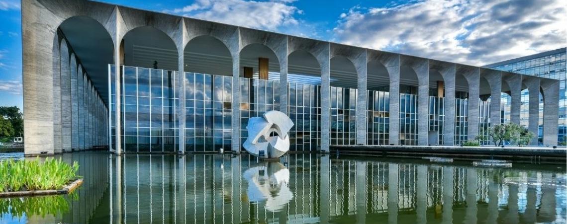 Mulheres são 45% das pessoas aprovadas no mais recente concurso do Itamaraty