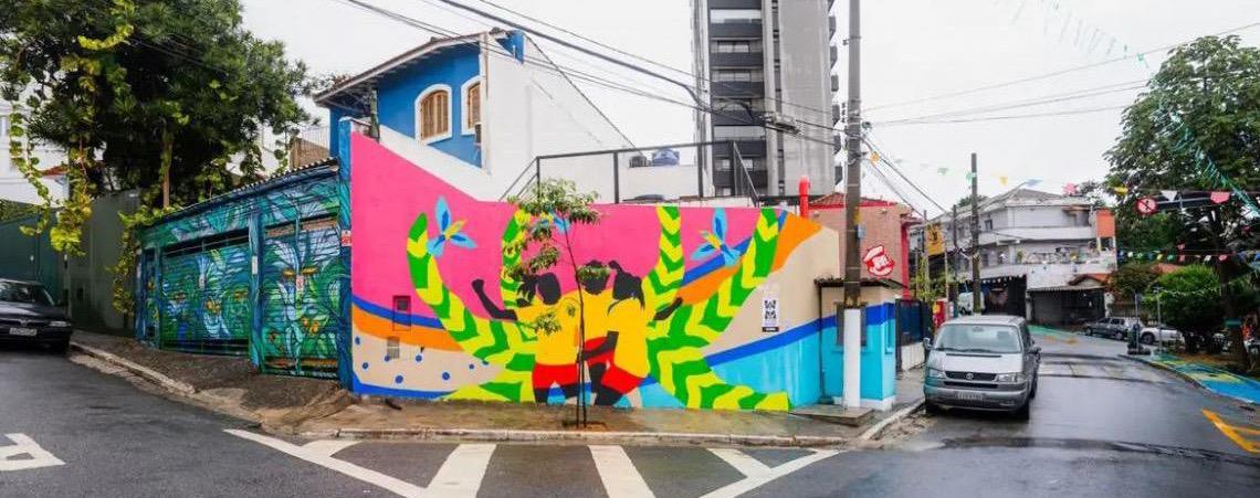Mural em São Paulo celebra futebol feminino um ano antes da Copa do Mundo no Brasil