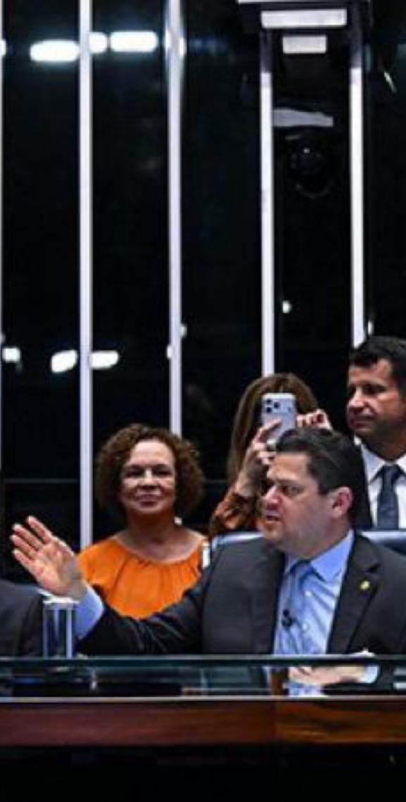 Congresso aprova spray de pimenta para defesa de mulheres e texto vai à sanção