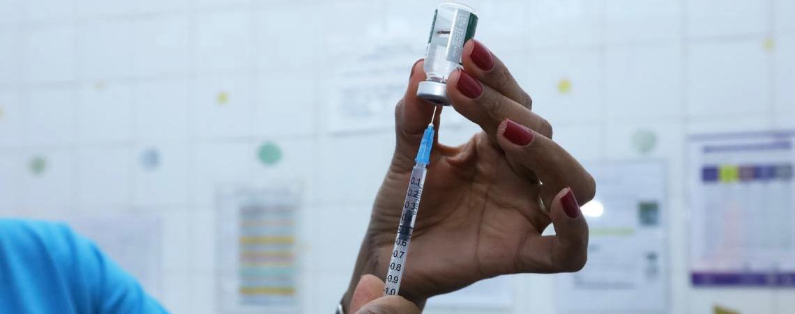 Vacina contra sincicial respiratório em idosos reduz internações em 75%