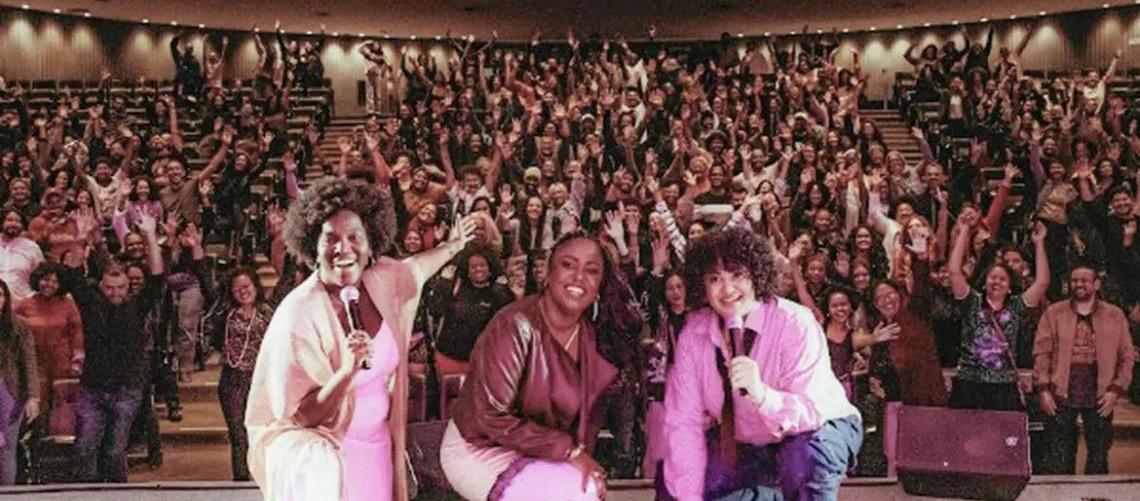 É possível fazer rir e incomodar, diz atriz do projeto Humor Negro