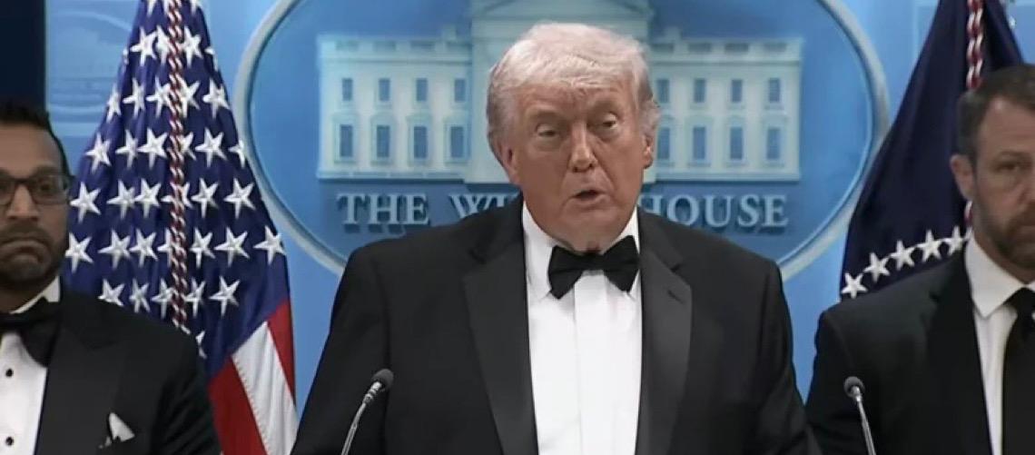 Fifa anula suspensão por cartão vermelho e libera artilheiro dos EUA para oitavas; Trump comemora
