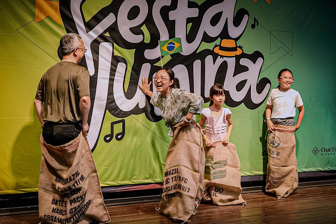 Terceira Festa Junina em Pequim reúne mais de 550 pessoas no Ano Cultural Brasil-China