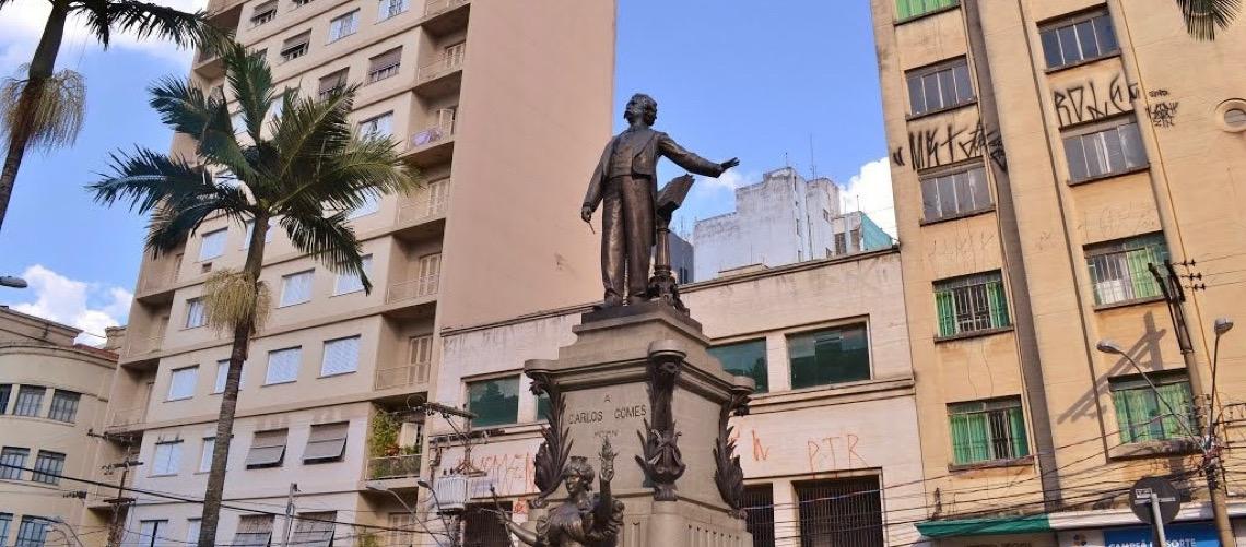Batuta de estátua de Carlos Gomes é roubada no centro do Rio de Janeiro