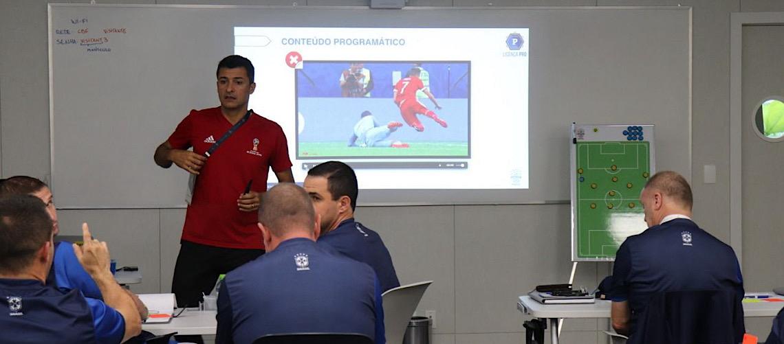 'Precisamos deixar o futebol respirar', diz novo chefe dos árbitros da CBF