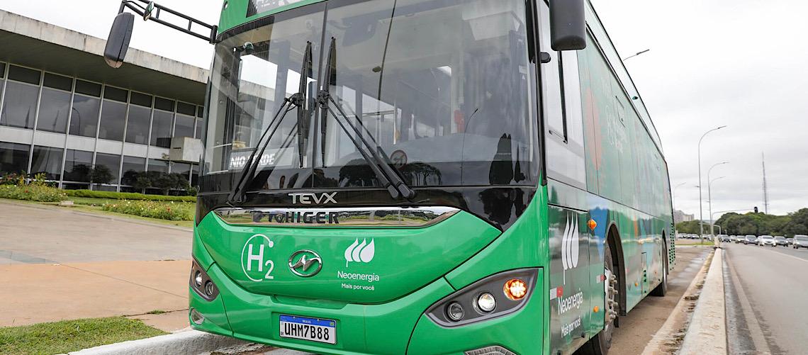 Brasilia inaugura rota turística com ônibus movido a hidrogênio verde da China e fortalece cooperação
