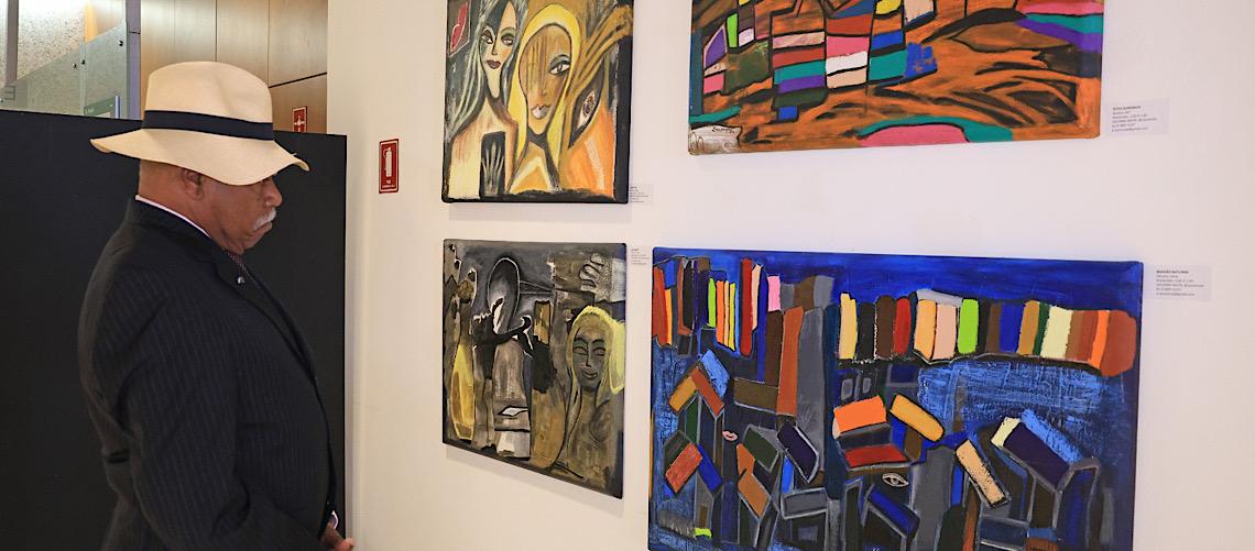 VIII Mostra de Arte e Literatura da AIC é aberta na CLDF com posse, homenagens e exposição de artes visuais