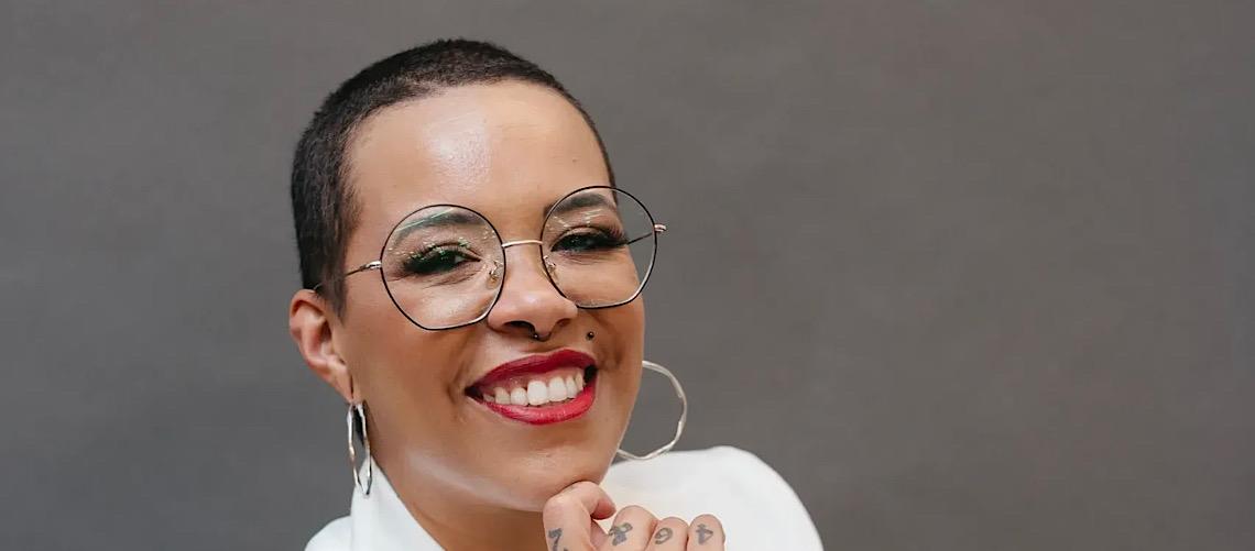 ‘A gente não tem nome’: Verônica Oliveira, do Faxina Boa, critica desumanização de faxineiras