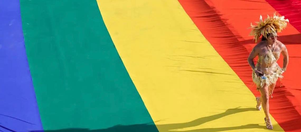 Na Esplanada dos Ministérios: Parada Brasília Orgulho traz campanha do voto contra o preconceito