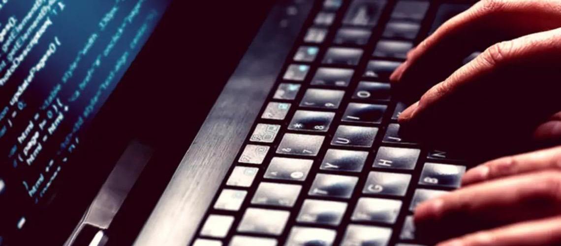 Falsos anúncios sobre Desenrola Brasil enganam usuários nas redes