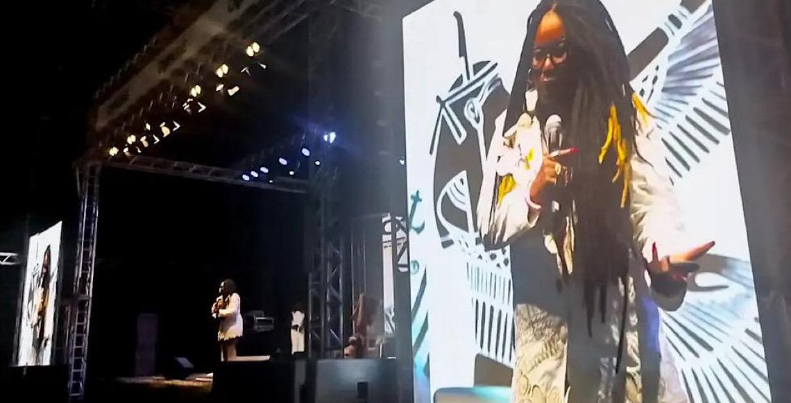 “Racismo foi reduzido a chamar alguém de macaco”, critica escritora baiana Carla Akotirene