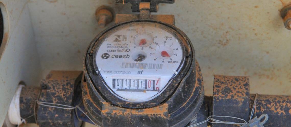 Saiba como fazer e enviar a autoleitura do consumo de água da sua casa no Distrito Federal