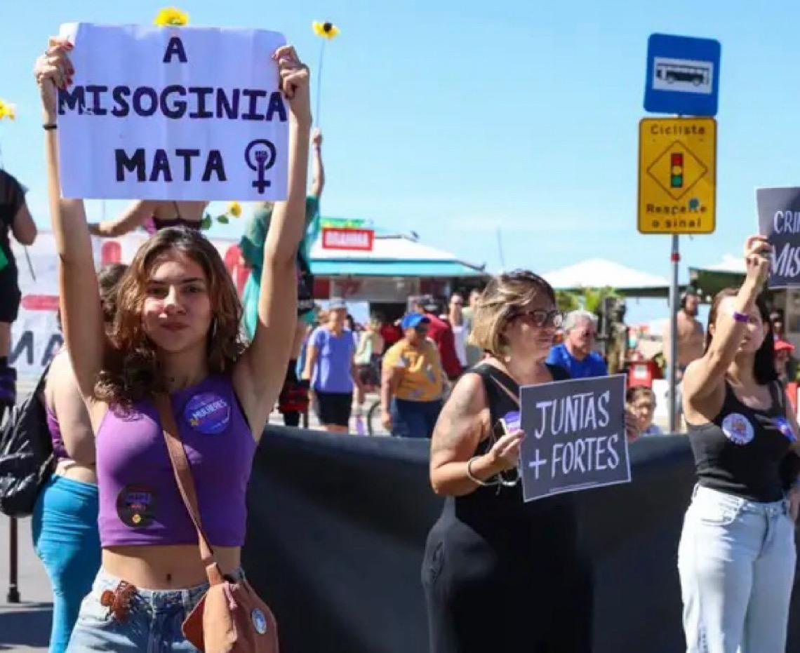 Mulheres vão às ruas do Brasil pela votação do PL da Misoginia 