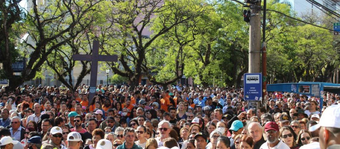 Fiéis rompem com igrejas tradicionais e reinventam a prática da fé em pequenas comunidades
