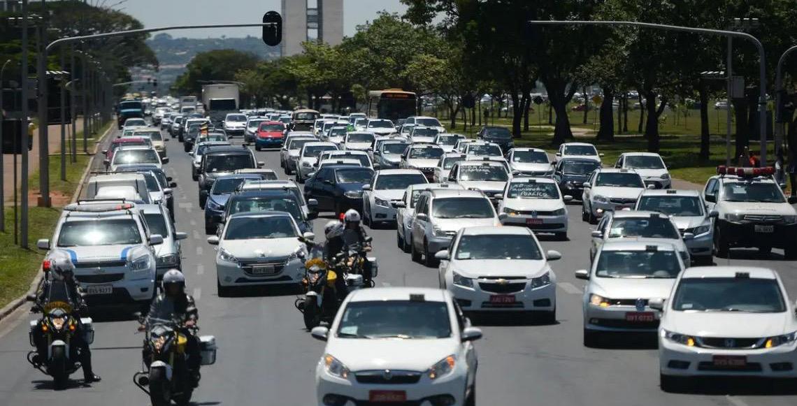 Crédito facilitado para motoristas de app e táxi passa a valer para carros de até R$ 200 mil