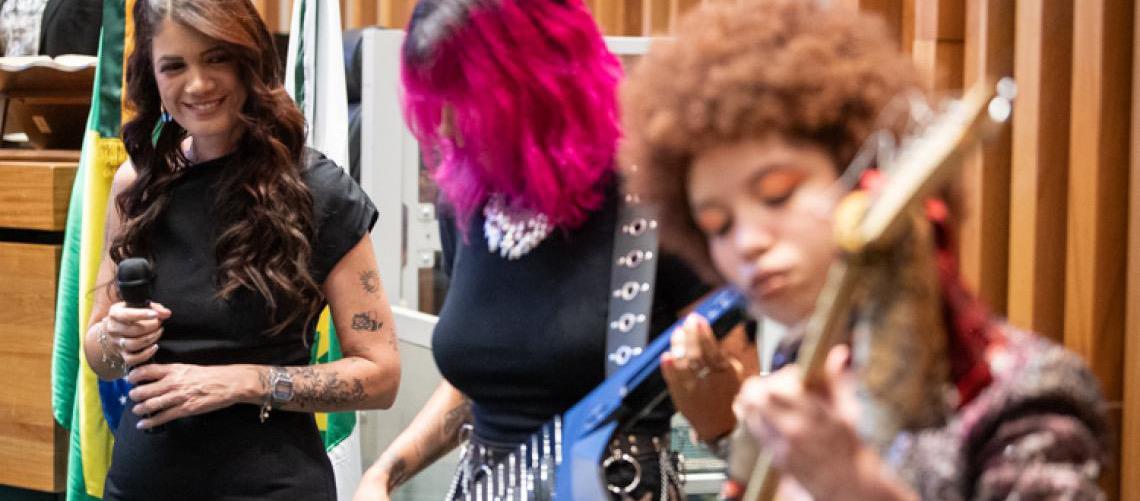 Mulheres do rock defendem mais espaço, segurança e políticas públicas em solenidade na CLDF