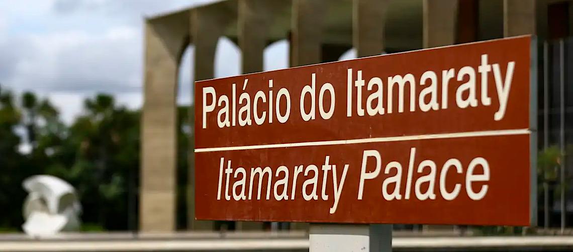 Trabalhadores do Itamaraty protestam pelo mundo por melhores condições
