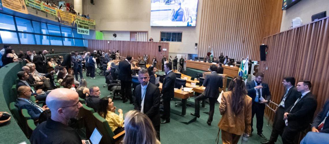 Você sabe o que é uma sessão plenária da Câmara Legislativa do Distrito Federal?