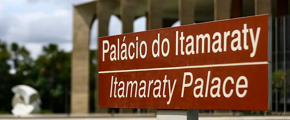 Trabalhadores do Itamaraty protestam pelo mundo por melhores condições