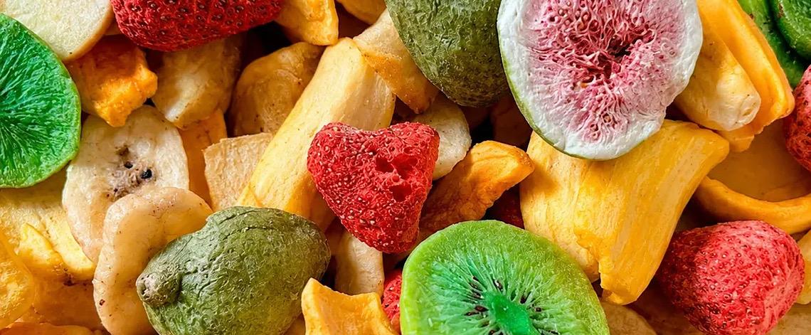 Chips de frutas não substituem os alimentos frescos e devem ser consumidos com moderação