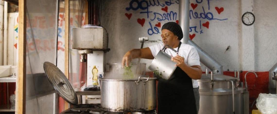 Documentário inédito retrata as Cozinhas Solidárias cinco anos após iniciativa nascer para o combate à fome