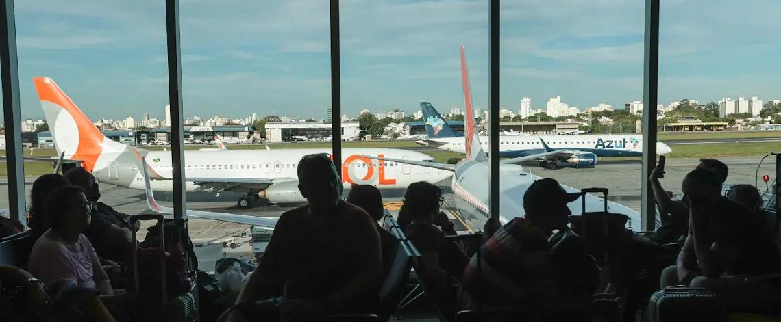 Primeira semana com regras sobre indisciplina em voos tem três passageiros retirados de aviões pela PF